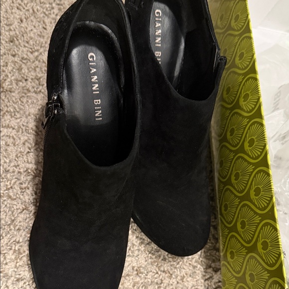 Giani Bini Noelle Black Heeled Ankle Boots 5.5 in - Picture 6 of 8